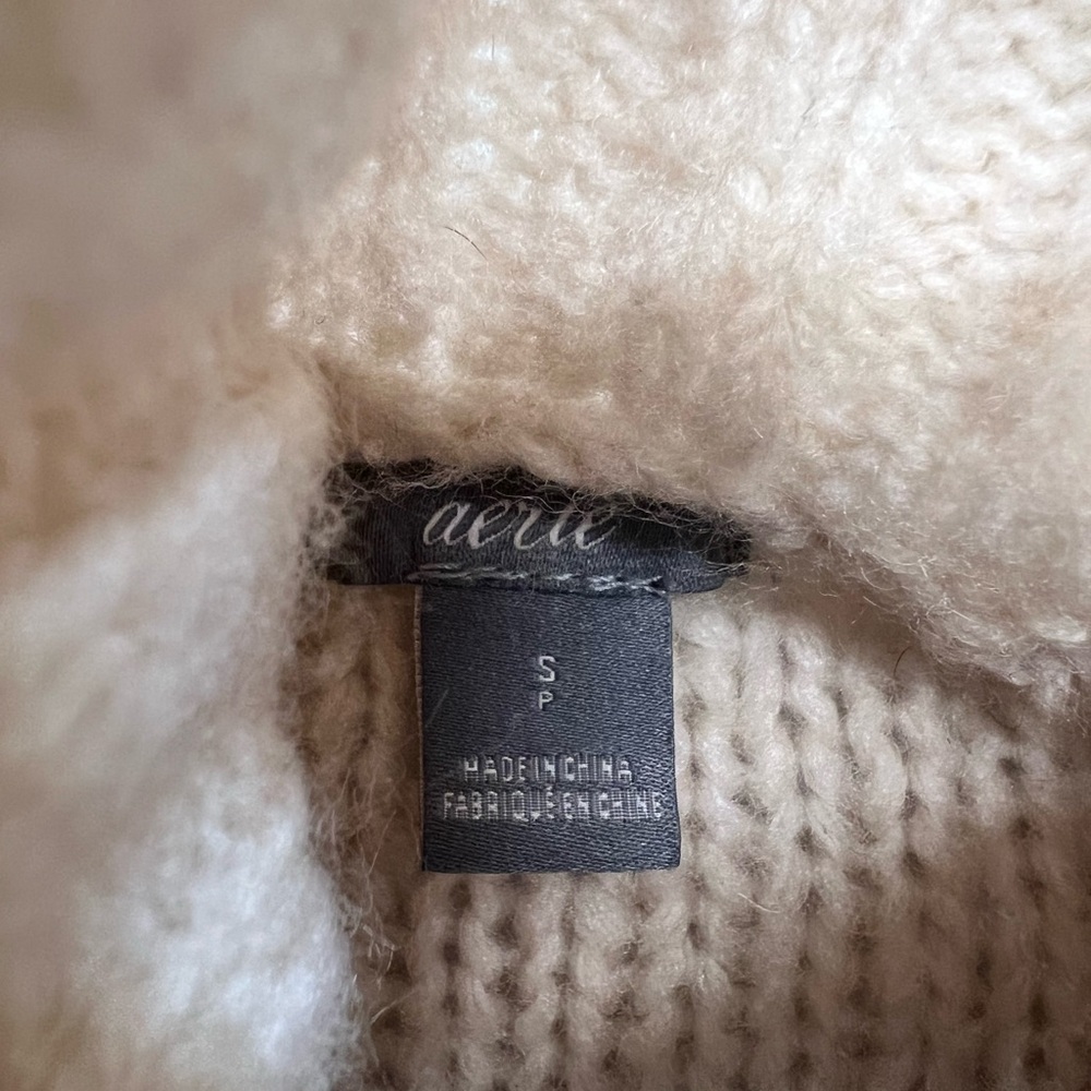 Aerie Cream Chunky Knitted Over Sized Turtle Neck Sweater- small - Picture 2 of 9